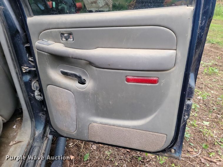 image for item DQ7509 2005 Chevrolet Suburban  SUV