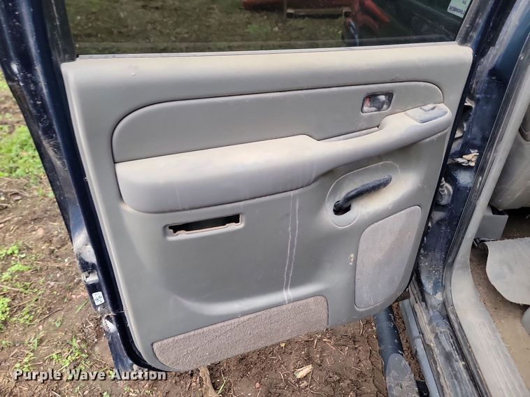 image for item DQ7509 2005 Chevrolet Suburban  SUV