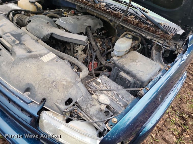 image for item DQ7509 2005 Chevrolet Suburban  SUV