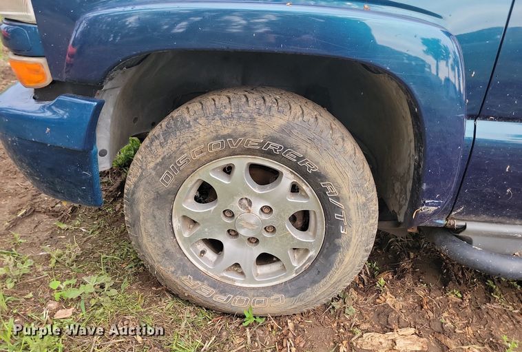 image for item DQ7509 2005 Chevrolet Suburban  SUV