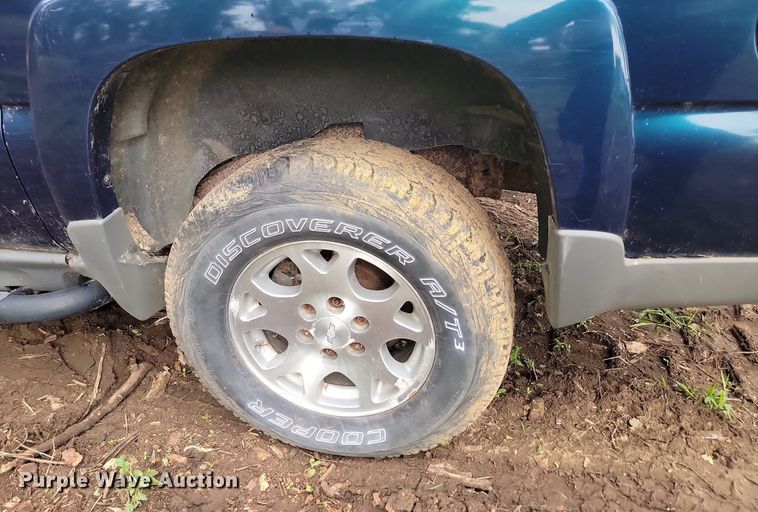 image for item DQ7509 2005 Chevrolet Suburban  SUV