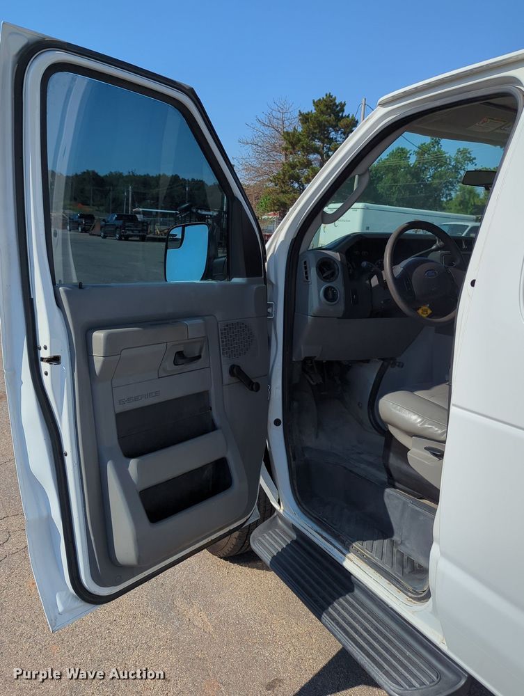 image for item DR6981 2012 Ford E350 Super Duty XL  van