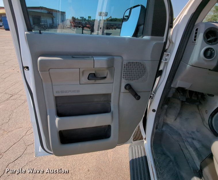 image for item DR6981 2012 Ford E350 Super Duty XL  van