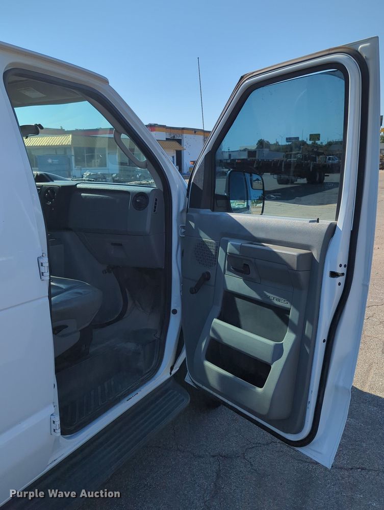 image for item DR6981 2012 Ford E350 Super Duty XL  van