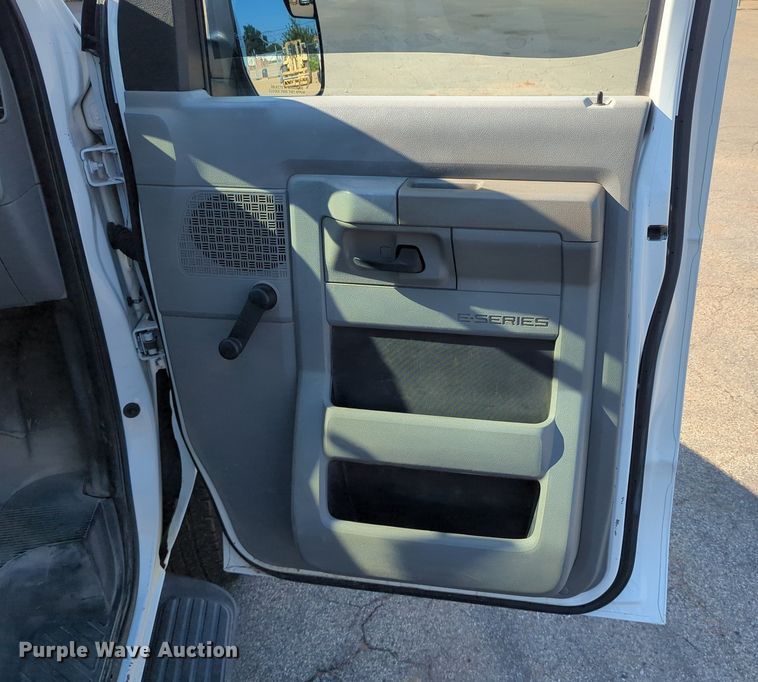 image for item DR6981 2012 Ford E350 Super Duty XL  van
