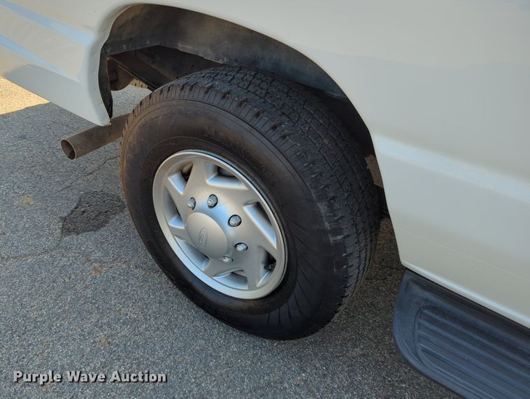 image for item DR6981 2012 Ford E350 Super Duty XL  van