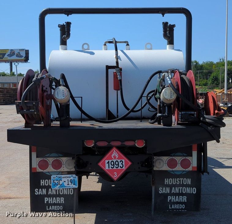 image for item DR6984 1998 Chevrolet C6500  flatbed truck