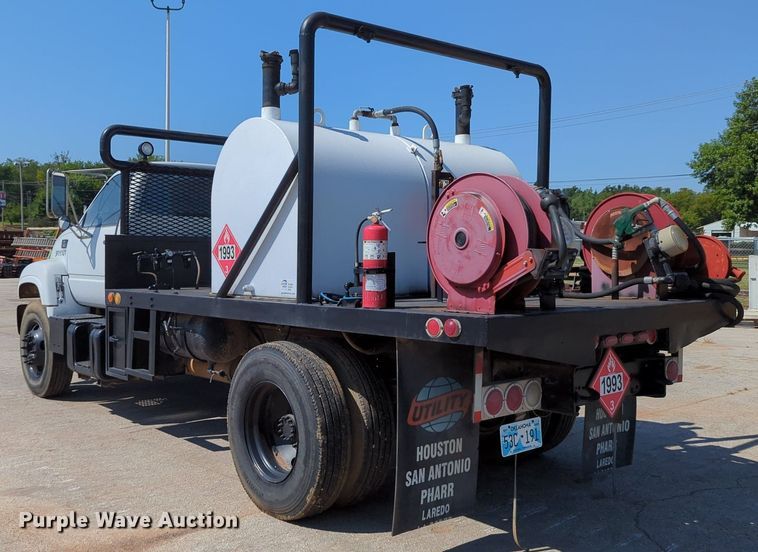 image for item DR6984 1998 Chevrolet C6500  flatbed truck