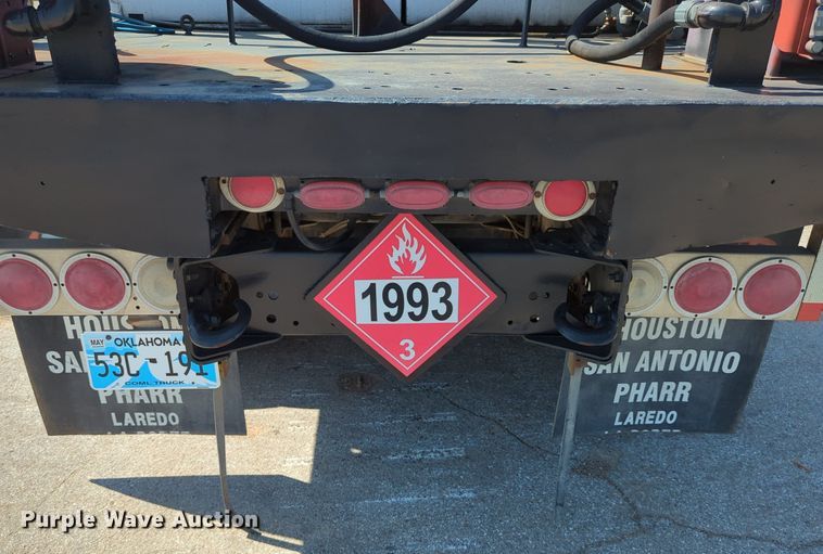 image for item DR6984 1998 Chevrolet C6500  flatbed truck