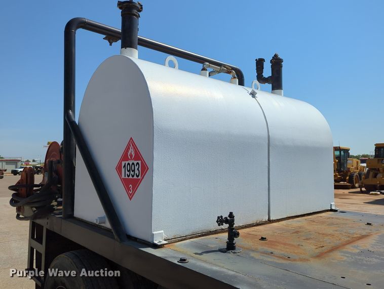 image for item DR6984 1998 Chevrolet C6500  flatbed truck