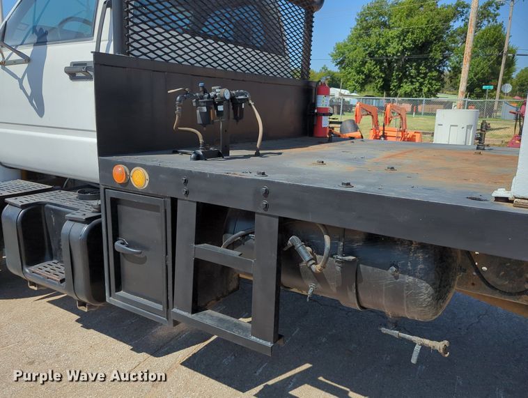 image for item DR6984 1998 Chevrolet C6500  flatbed truck