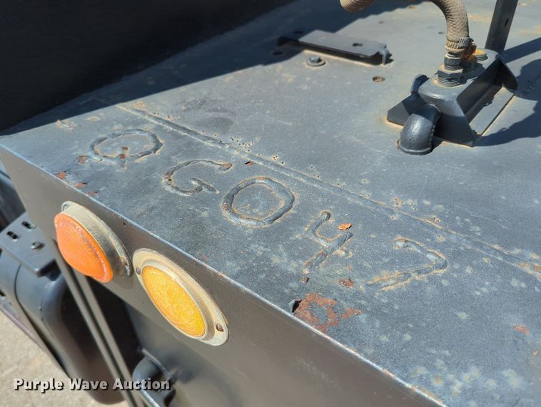 image for item DR6984 1998 Chevrolet C6500  flatbed truck