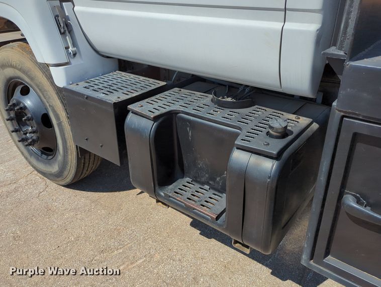 image for item DR6984 1998 Chevrolet C6500  flatbed truck