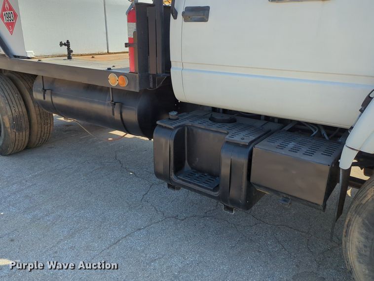 image for item DR6984 1998 Chevrolet C6500  flatbed truck