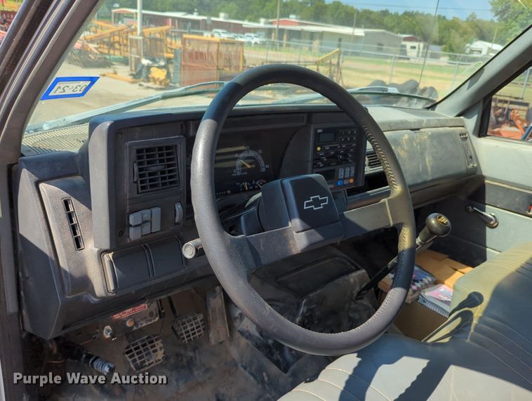 image for item DR6984 1998 Chevrolet C6500  flatbed truck