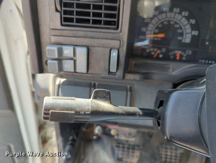 image for item DR6984 1998 Chevrolet C6500  flatbed truck