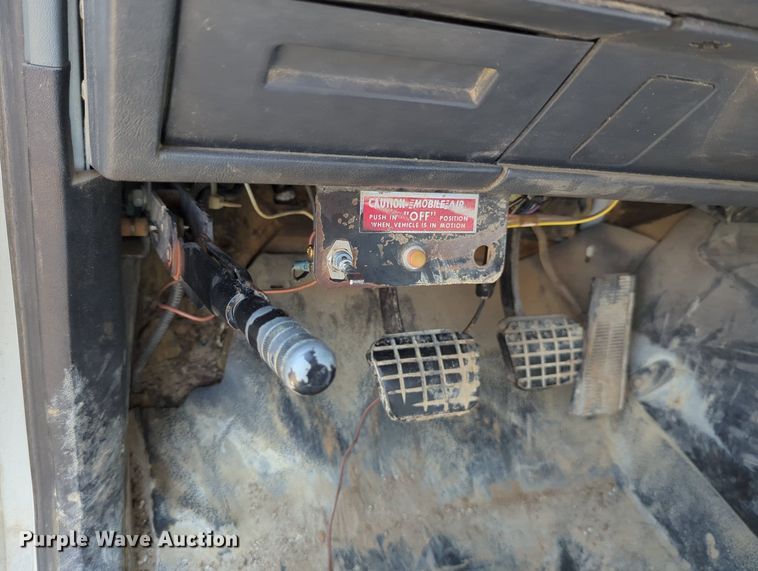 image for item DR6984 1998 Chevrolet C6500  flatbed truck