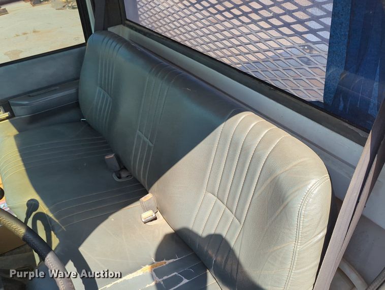 image for item DR6984 1998 Chevrolet C6500  flatbed truck