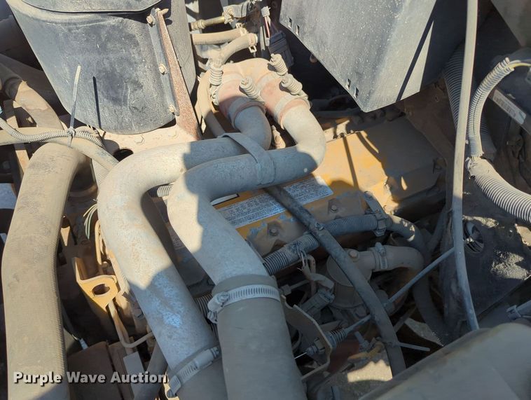 image for item DR6984 1998 Chevrolet C6500  flatbed truck