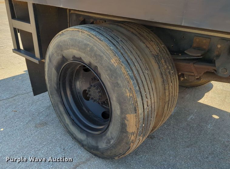 image for item DR6984 1998 Chevrolet C6500  flatbed truck