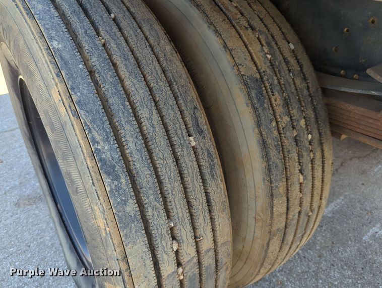 image for item DR6984 1998 Chevrolet C6500  flatbed truck