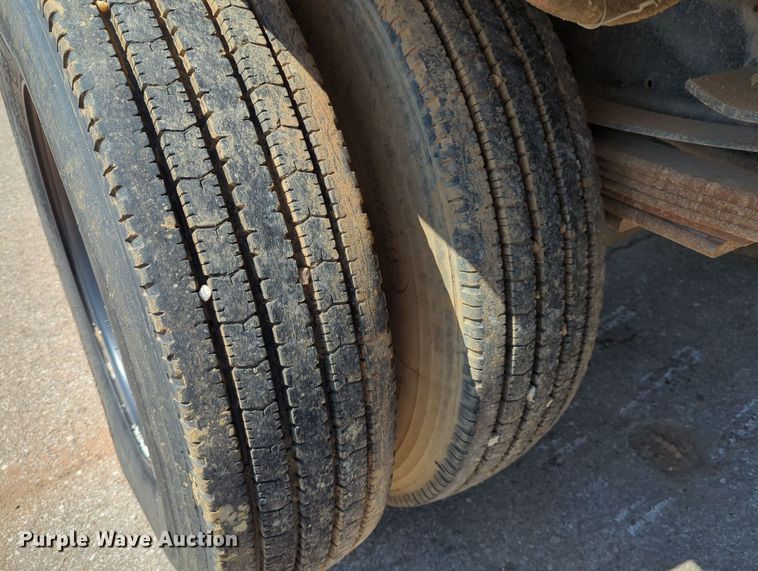 image for item DR6984 1998 Chevrolet C6500  flatbed truck