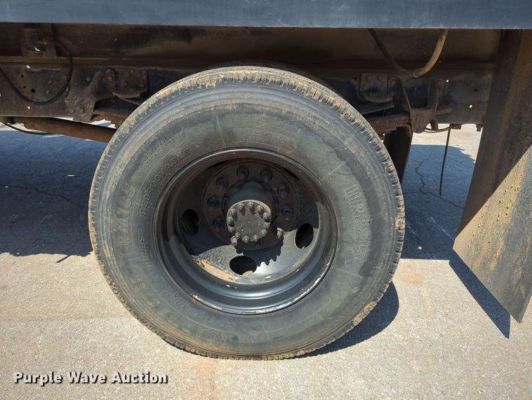 image for item DR6984 1998 Chevrolet C6500  flatbed truck