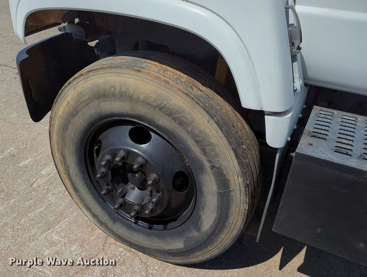 image for item DR6984 1998 Chevrolet C6500  flatbed truck