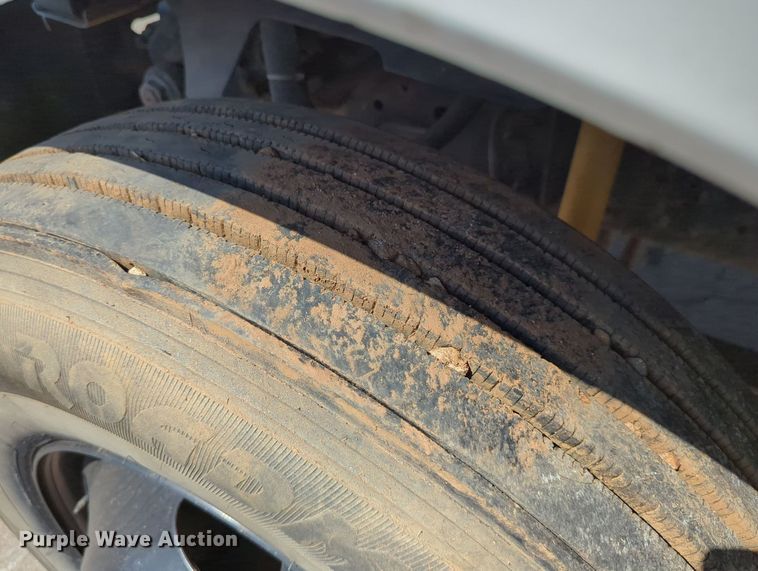 image for item DR6984 1998 Chevrolet C6500  flatbed truck