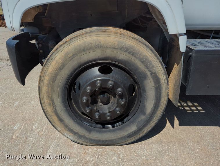 image for item DR6984 1998 Chevrolet C6500  flatbed truck