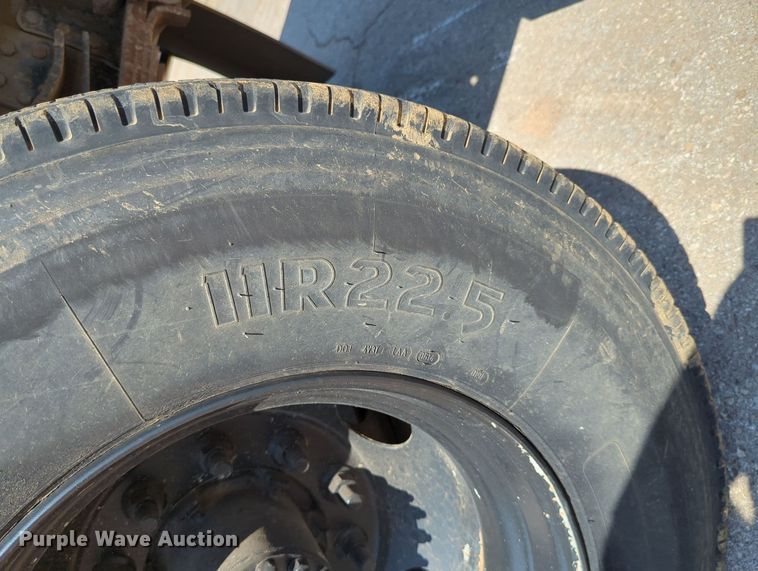 image for item DR6984 1998 Chevrolet C6500  flatbed truck