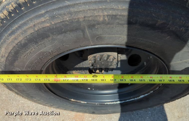 image for item DR6984 1998 Chevrolet C6500  flatbed truck