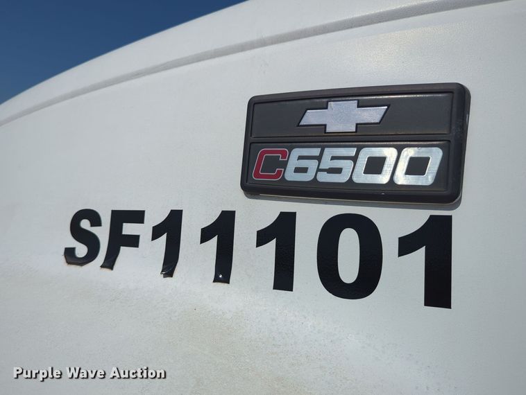 image for item DR6984 1998 Chevrolet C6500  flatbed truck