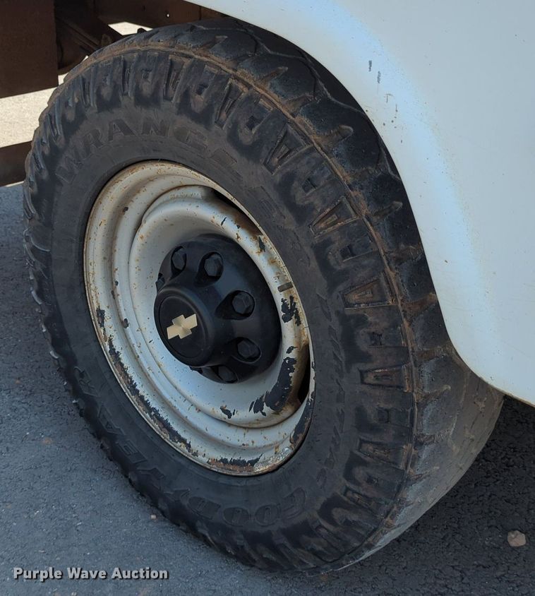 image for item DR6993 1998  Chevrolet C2500  utility bed pickup truck