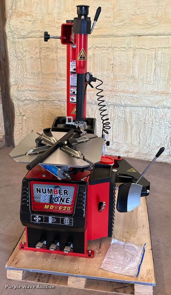 image for item DS2285 Number one MD-620  tire machine