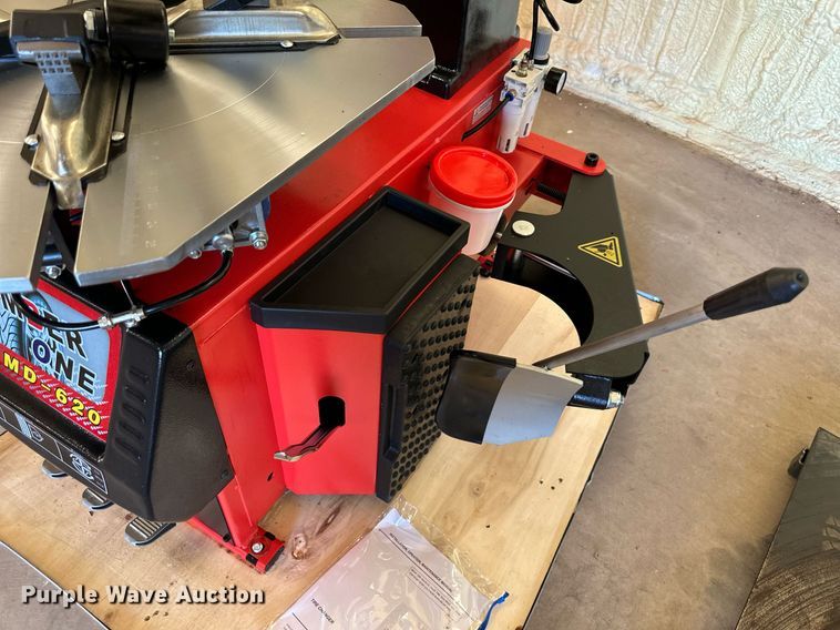 image for item DS2285 Number one MD-620  tire machine