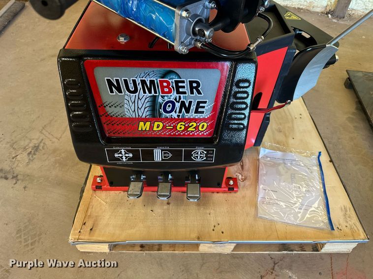 image for item DS2285 Number one MD-620  tire machine
