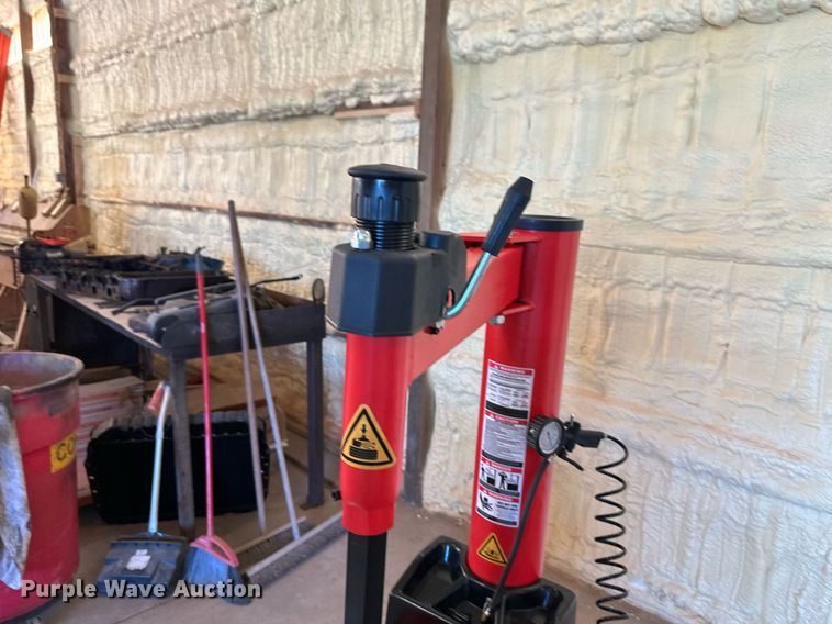 image for item DS2285 Number one MD-620  tire machine