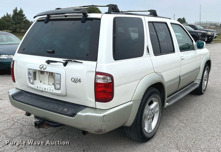 image for item DS2293 2001 Infinity QX4  SUV