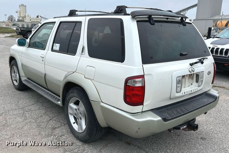 image for item DS2293 2001 Infinity QX4  SUV