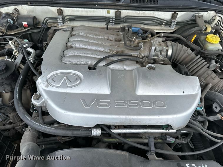 image for item DS2293 2001 Infinity QX4  SUV