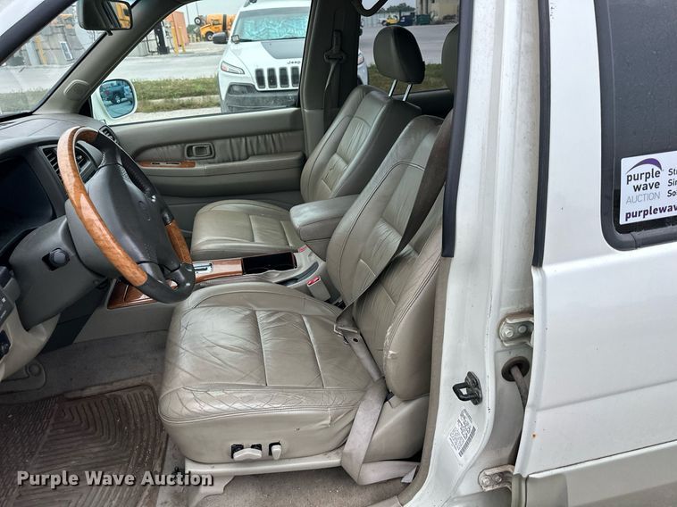 image for item DS2293 2001 Infinity QX4  SUV