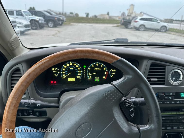 image for item DS2293 2001 Infinity QX4  SUV