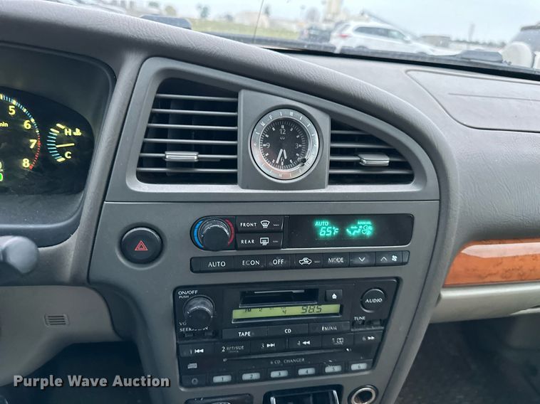 image for item DS2293 2001 Infinity QX4  SUV