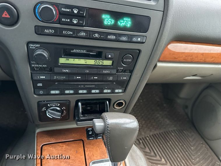 image for item DS2293 2001 Infinity QX4  SUV