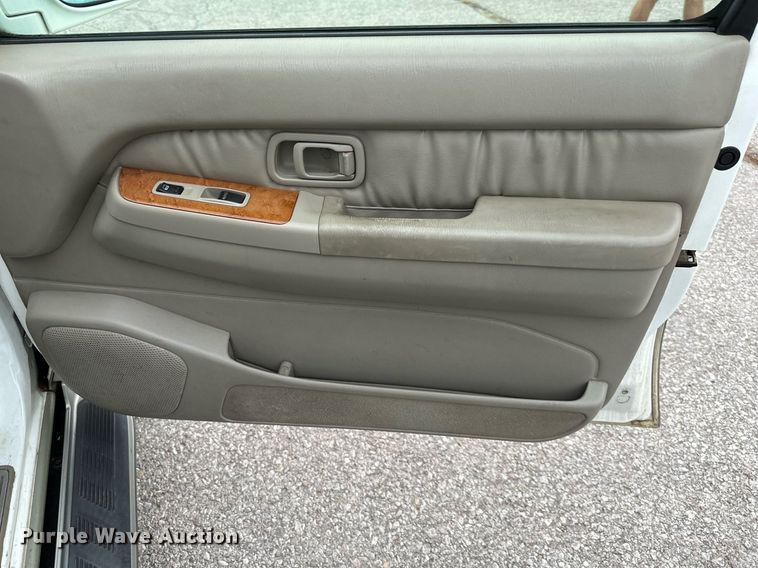 image for item DS2293 2001 Infinity QX4  SUV