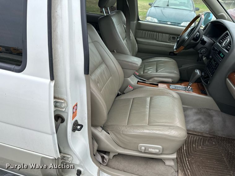 image for item DS2293 2001 Infinity QX4  SUV