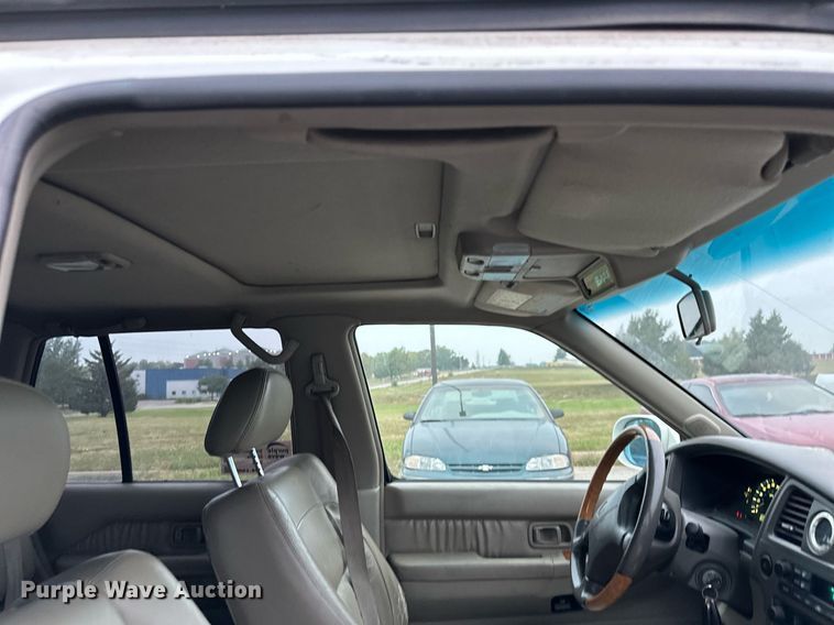 image for item DS2293 2001 Infinity QX4  SUV