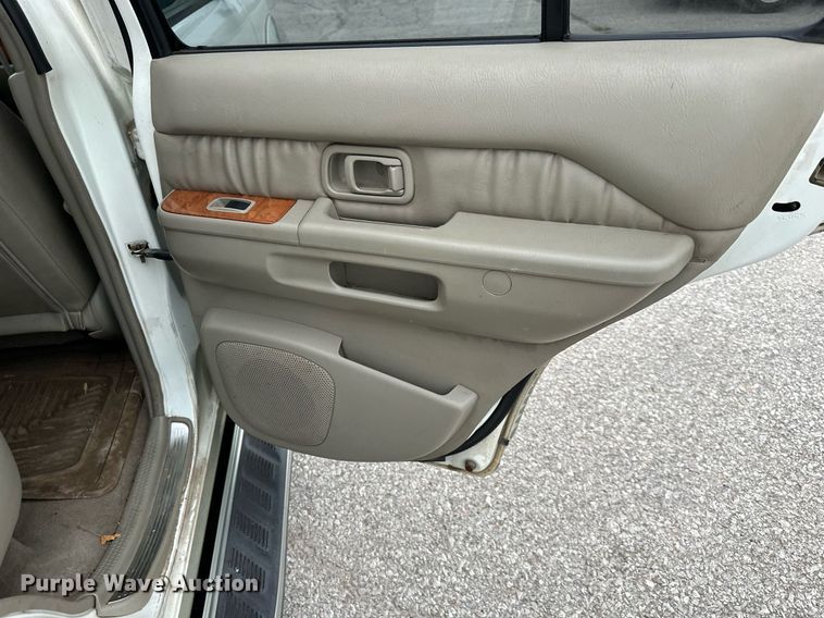 image for item DS2293 2001 Infinity QX4  SUV