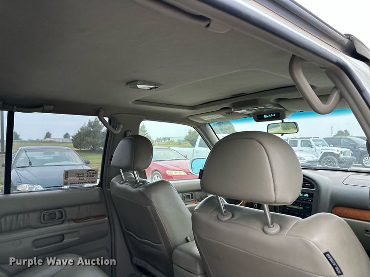 image for item DS2293 2001 Infinity QX4  SUV